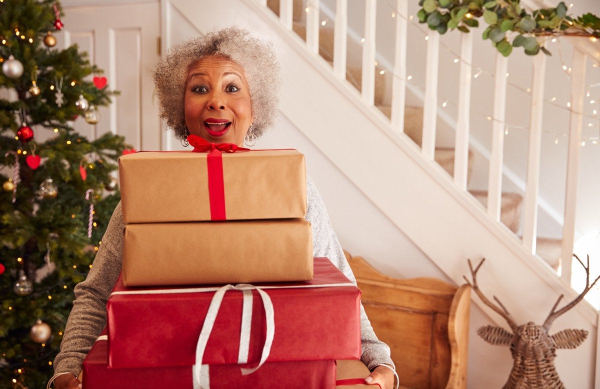 Smart Holiday Shopping: 6 Ways to Save Money on Gifts