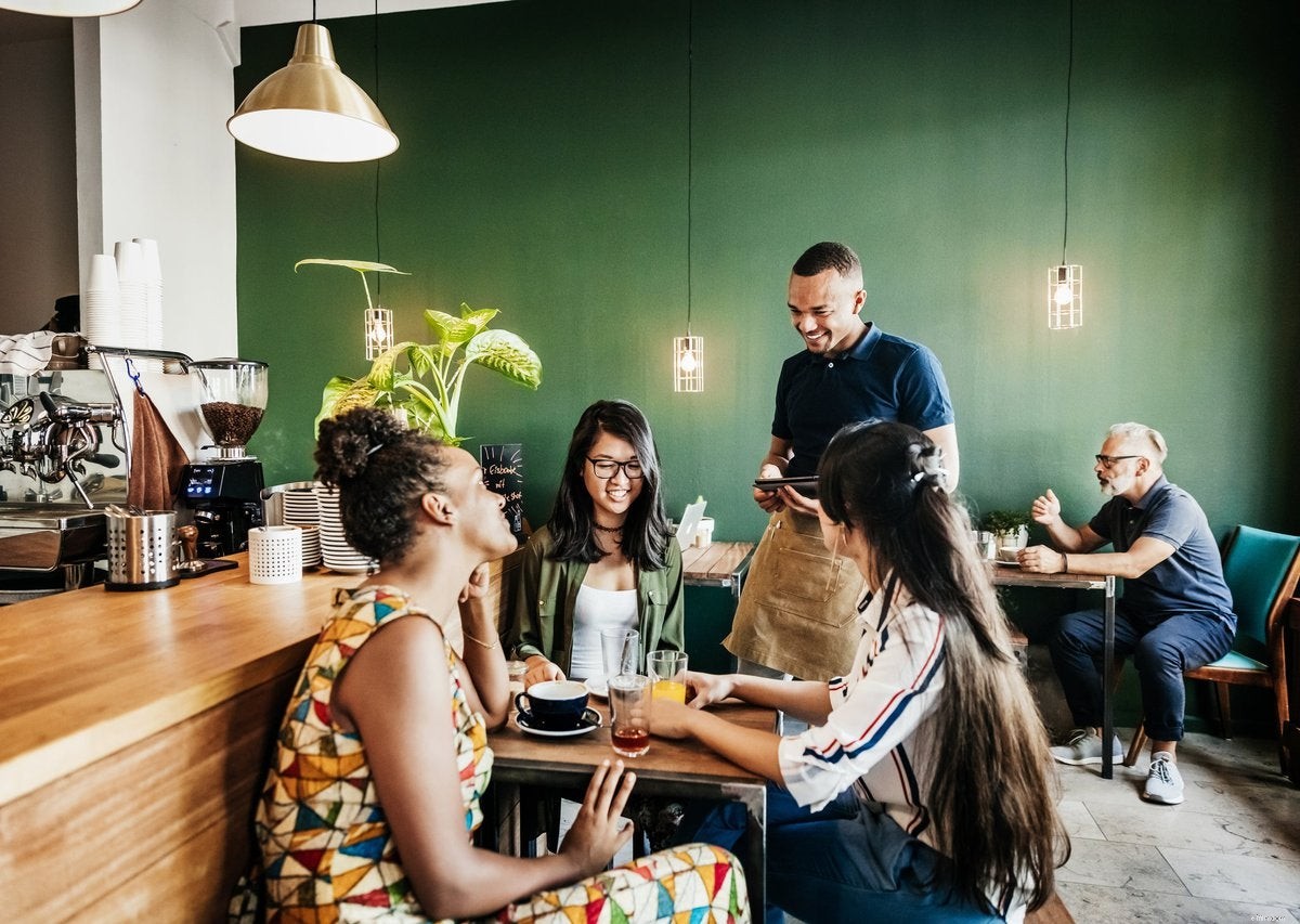 Unemployment Claims Plummet: Economic Recovery Accelerates