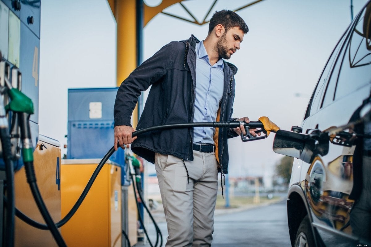 Federal & State Gas Tax Rebates: Eligibility & Updates for US Drivers