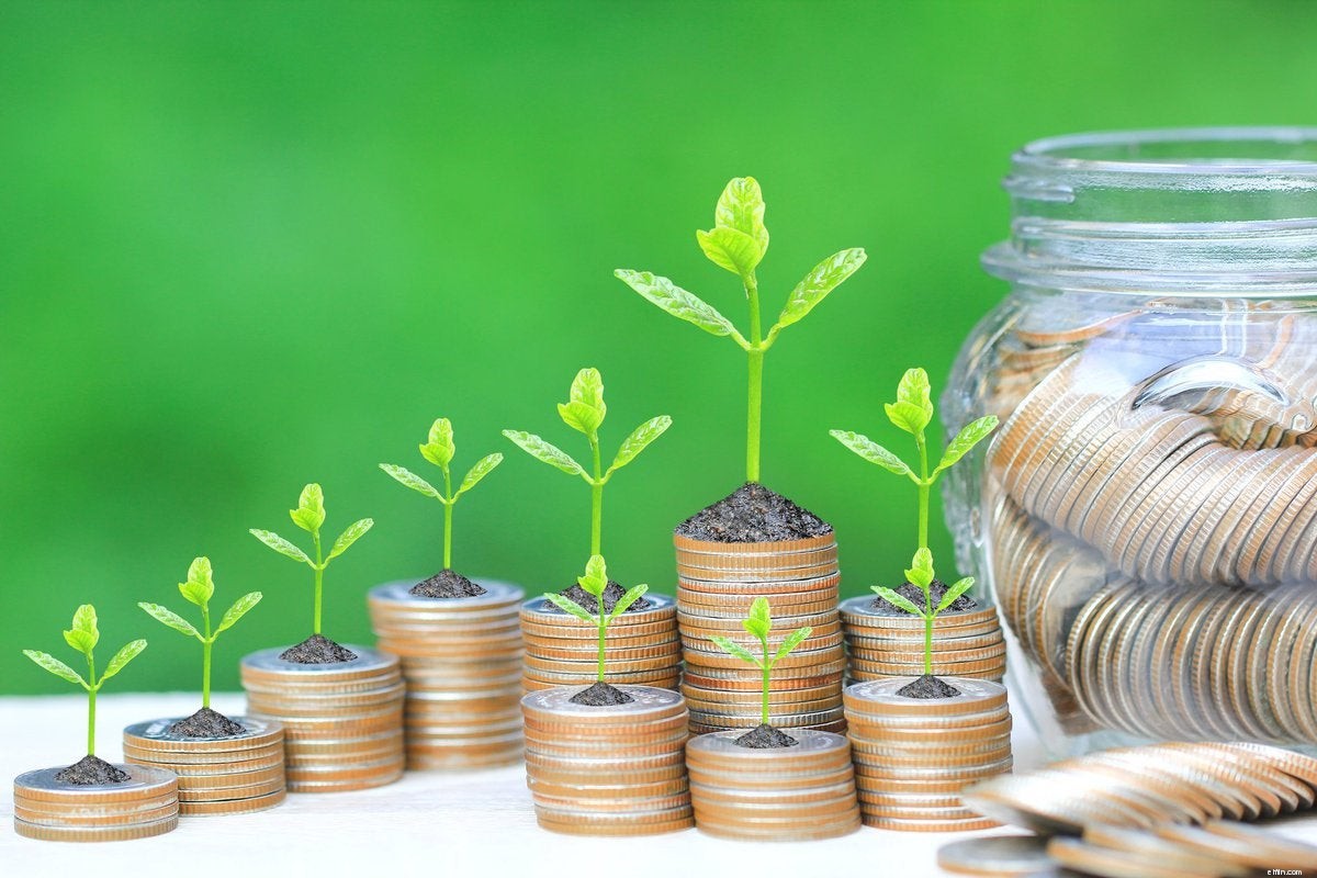 CDs vs. Savings Accounts: When to Choose a Certificate of Deposit