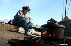 Strategic Spending & Saving: Navigating Economic Uncertainty