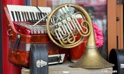 Discover Hidden Gems: 5 Benefits of Shopping at Thrift Stores