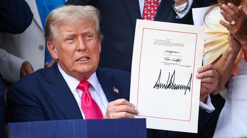 Paket Tabungan Bayi Trump senilai $1.000 Mendapatkan Popularitas di Kalangan Orang Amerika - Survei BlackRock 