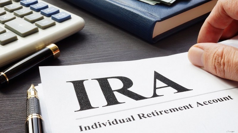 Tradisional vs. Roth IRA:Rekening Pensiun Mana yang Tepat untuk Anda? 