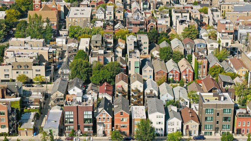 Tarif Asuransi Pemilik Rumah State Farm Illinois Meningkat sebesar 27% 