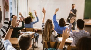 Literasi Keuangan di Sekolah Menengah:Tren yang Berkembang 