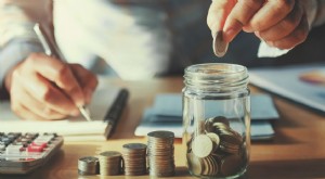 Historias de deudas de celebridades:cómo 11 estrellas superaron los desafíos financieros 