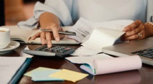 Cara Efektif Mengurangi Pengeluaran Bulanan &Menghemat Uang 