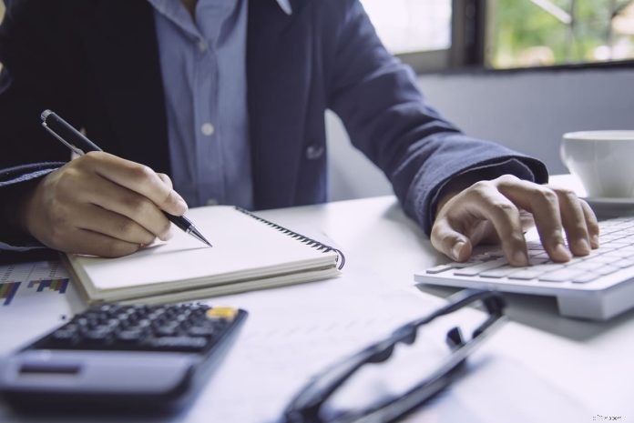 Menyeimbangkan Aset Berwujud &Tidak Berwujud:Panduan Manajemen Portofolio Modern