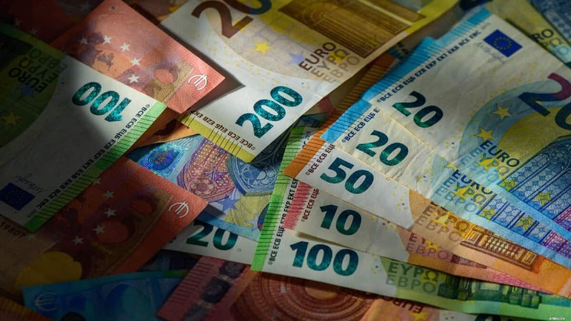 Euro Menguat:Investor Mengevaluasi Kembali Status Mata Uang Cadangan Dolar 
