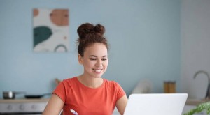 Intérêts simples ou composés :comprenez la différence et maximisez vos rendements 